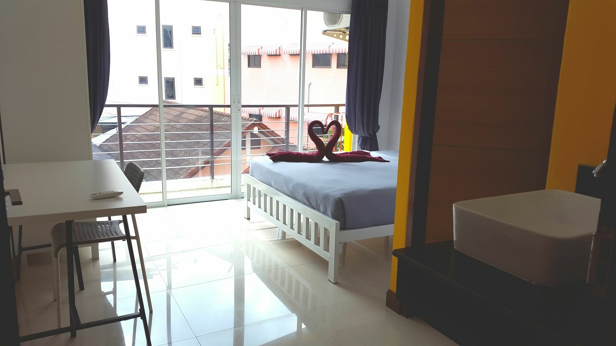 Bedbox Hostel Patong Zewnętrze zdjęcie