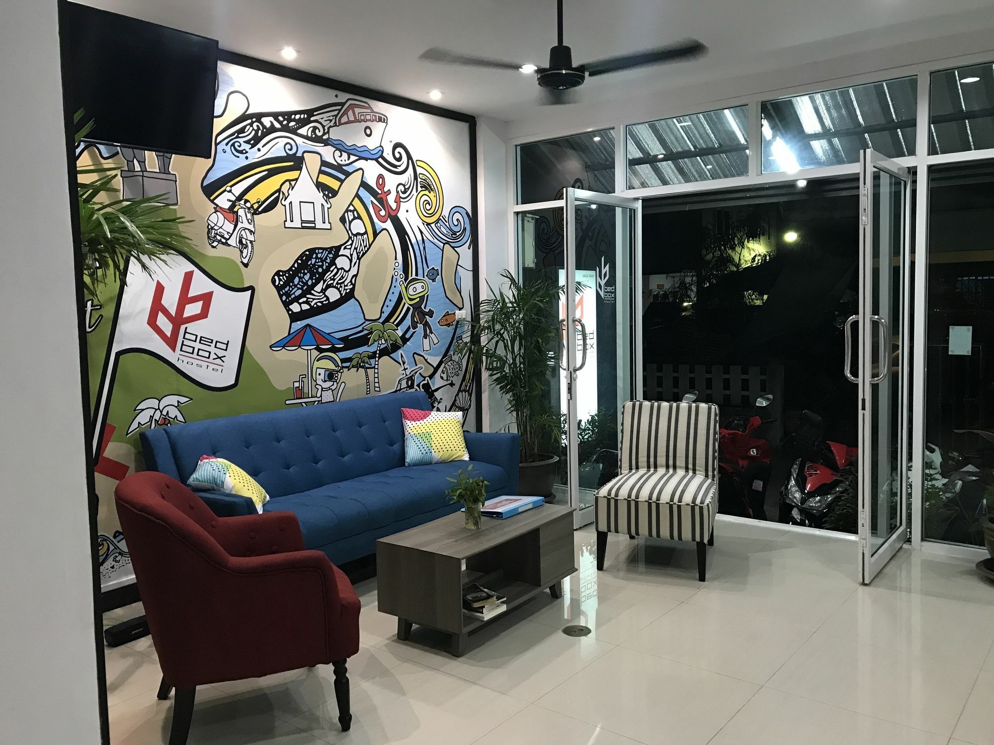 Bedbox Hostel Patong Zewnętrze zdjęcie